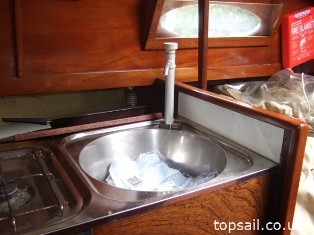 1988 Farrington 25 River Cruiser