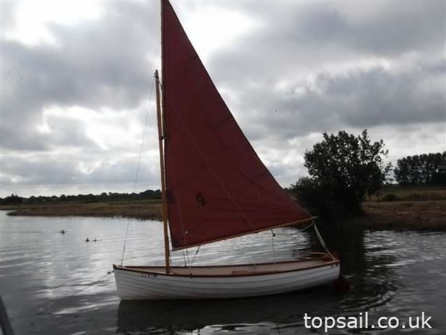 1993 Traditionally Styled GRP Broads Sailing Dinghy & Trailer