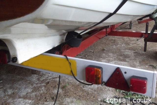 1993 Traditionally Styled GRP Broads Sailing Dinghy & Trailer