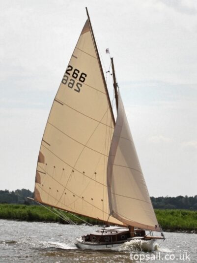 1986 Farrington 25 River Cruiser