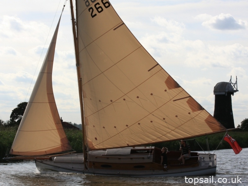 1986 Farrington 25 River Cruiser