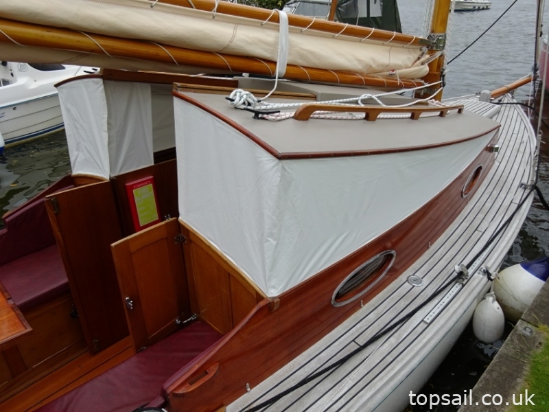 1986 Farrington 25 River Cruiser