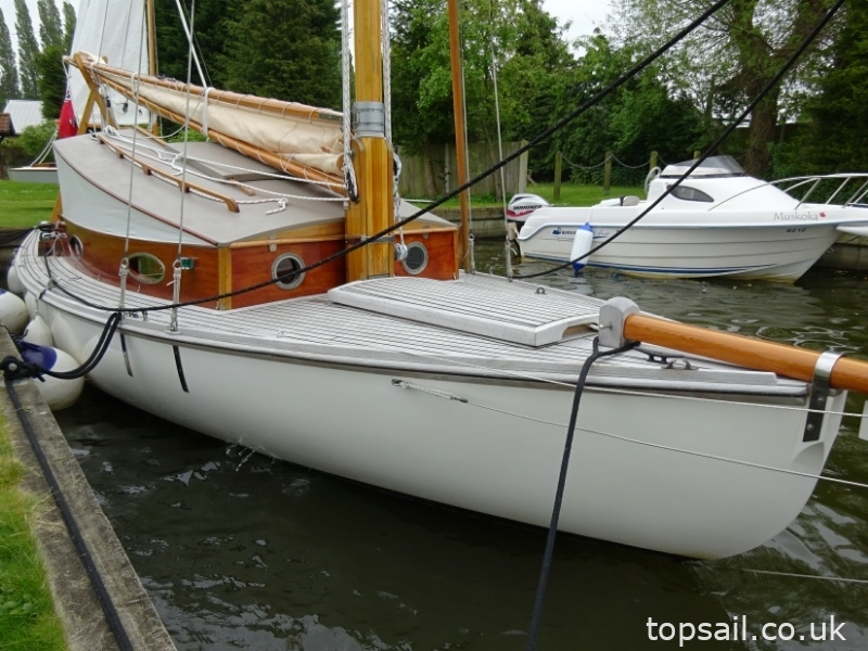 1986 Farrington 25 River Cruiser