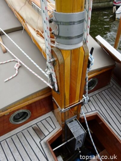 1986 Farrington 25 River Cruiser