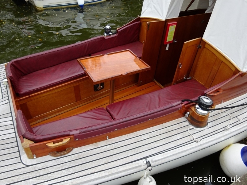 1986 Farrington 25 River Cruiser