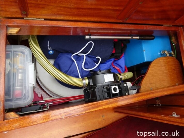 1986 Farrington 25 River Cruiser