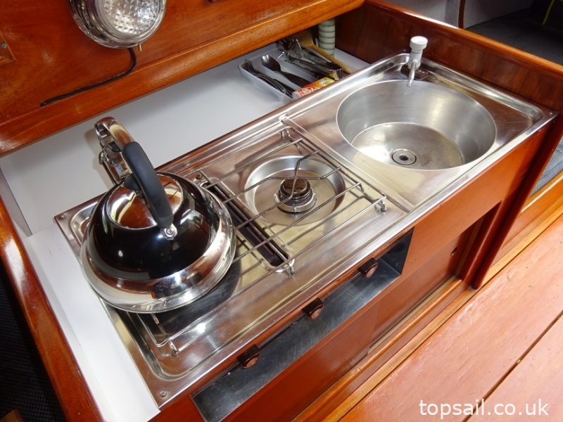 1986 Farrington 25 River Cruiser
