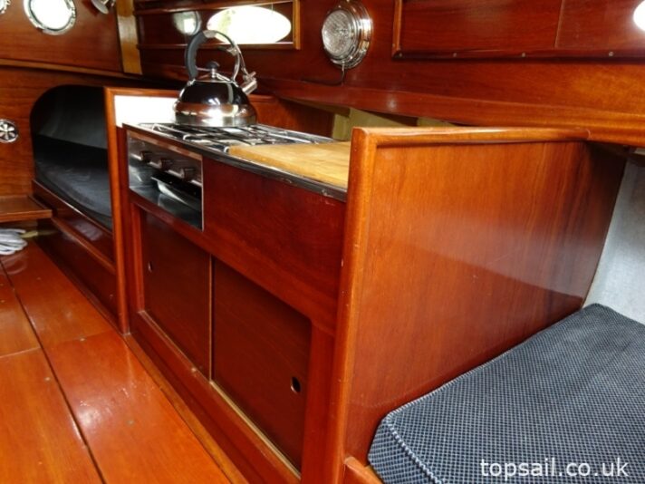 1986 Farrington 25 River Cruiser
