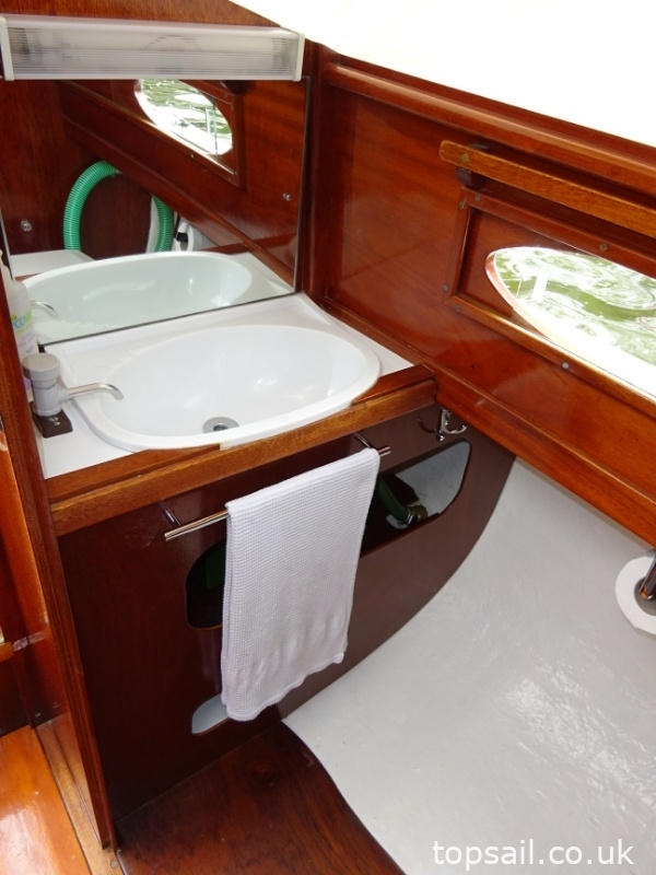 1986 Farrington 25 River Cruiser