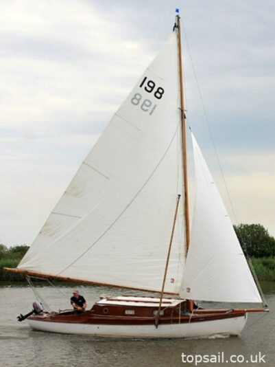 1946 Woods Gay Lady Class River Cruiser