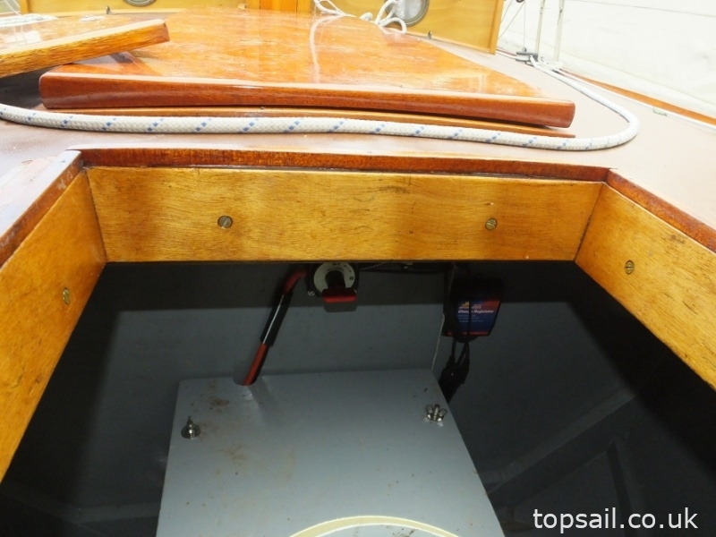 2004 Unique River Cruiser Class Sailing Cruiser