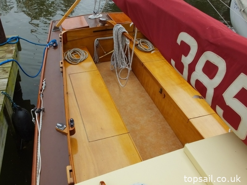 2004 Unique River Cruiser Class Sailing Cruiser