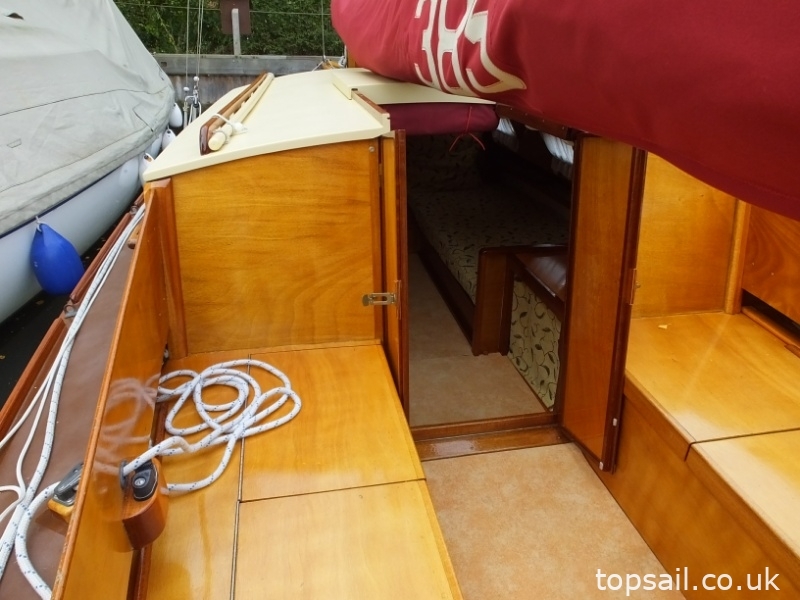 2004 Unique River Cruiser Class Sailing Cruiser