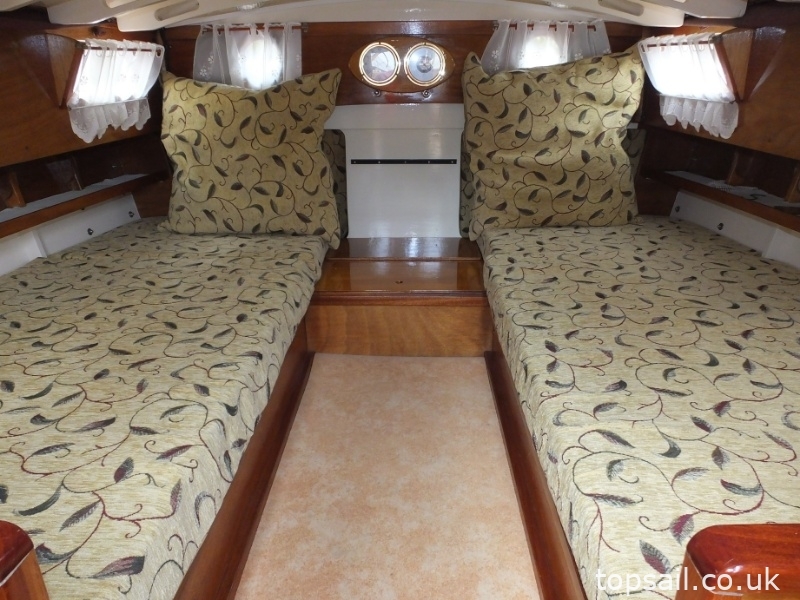 2004 Unique River Cruiser Class Sailing Cruiser