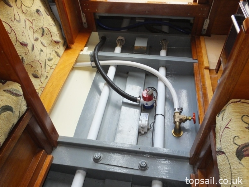 2004 Unique River Cruiser Class Sailing Cruiser