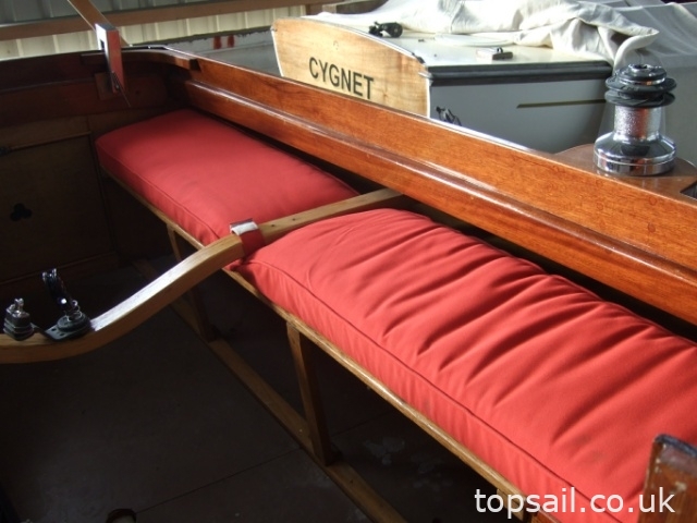 1986 Easticks 28 River Cruiser