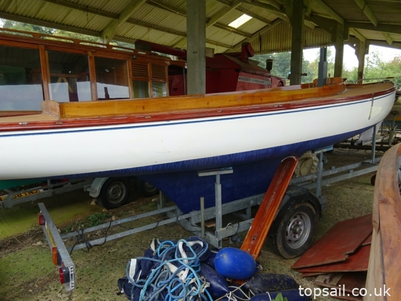 1990 GRP Lug Sail Half Decker & Trailer