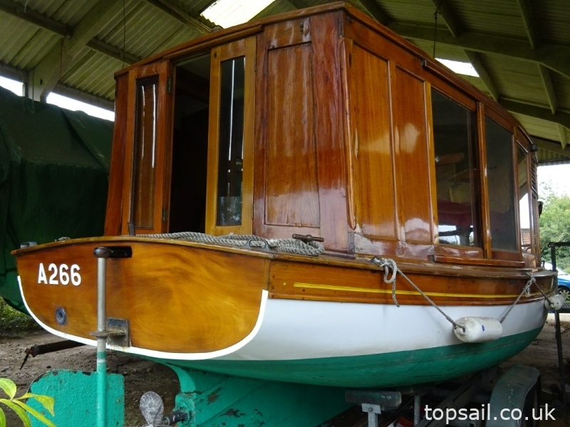 1900 Classic Edwardian Cabin Launch & Trailer