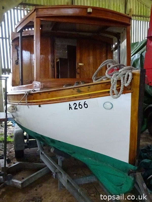 1900 Classic Edwardian Cabin Launch & Trailer