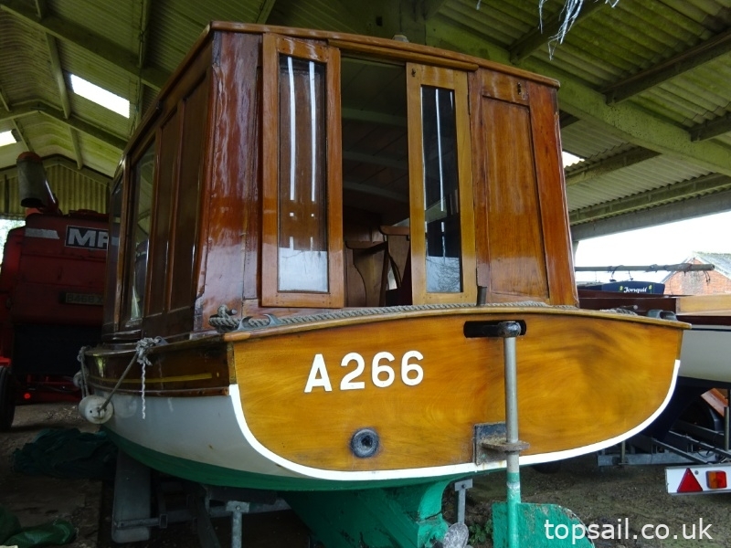 1900 Classic Edwardian Cabin Launch & Trailer
