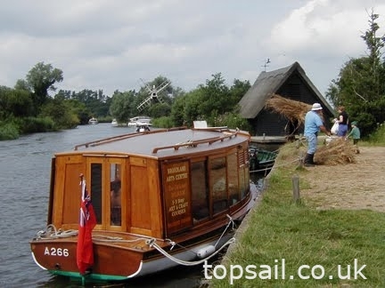 1900 Classic Edwardian Cabin Launch & Trailer