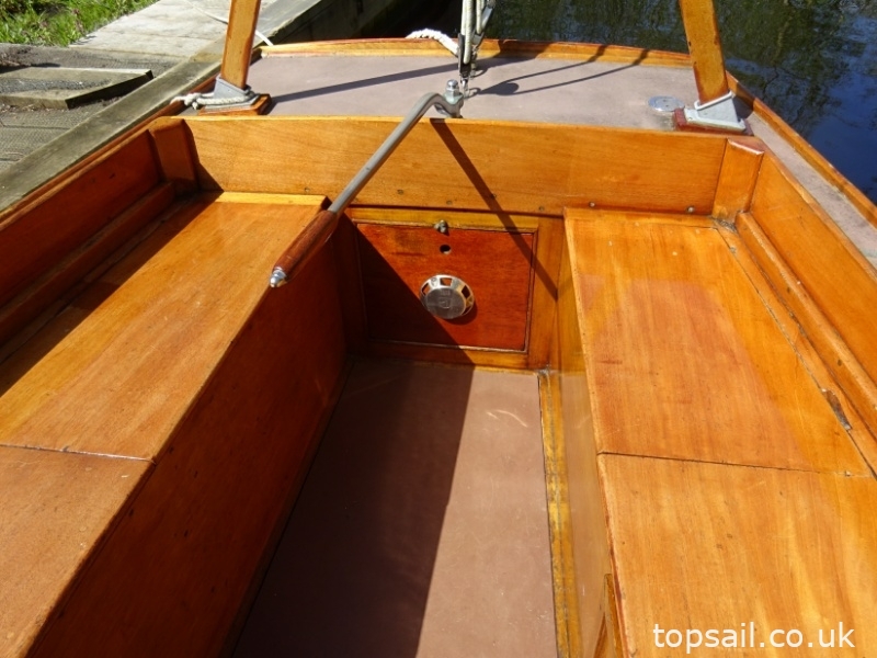 1980 Farrington 25 RCC (Trailer Available)
