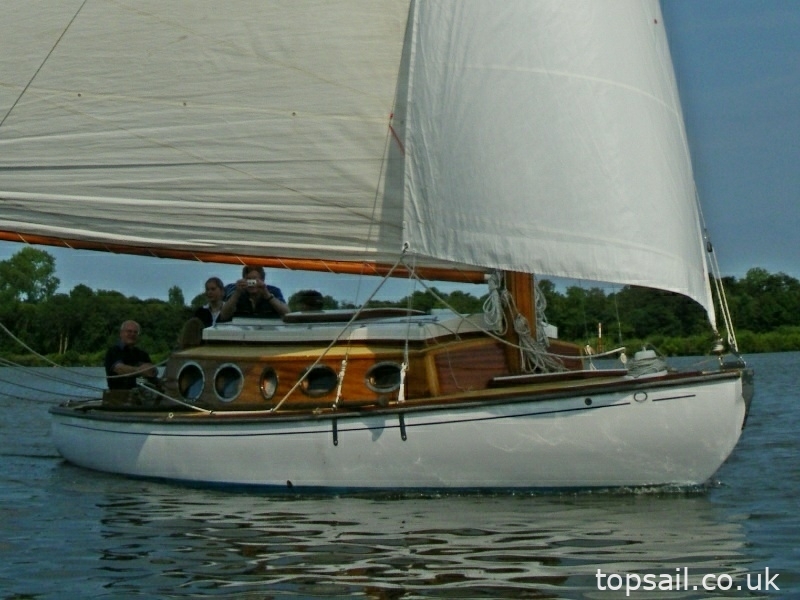 1997 Herbert Woods Elanco 28 River Cruiser (GRP Hull)