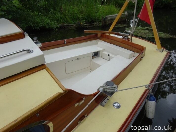 1997 Herbert Woods Elanco 28 River Cruiser (GRP Hull)