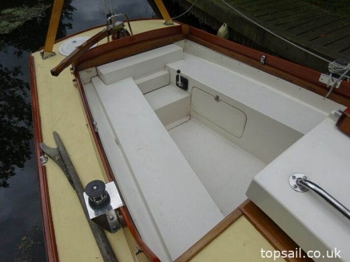 1997 Herbert Woods Elanco 28 River Cruiser (GRP Hull)