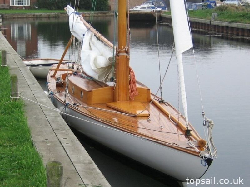 2003 River Cruiser Class Yacht (Trailer Available)
