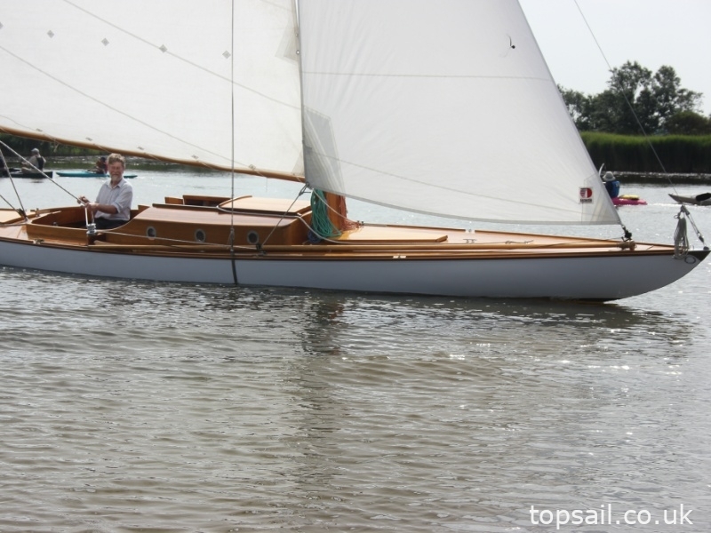 2003 River Cruiser Class Yacht (Trailer Available)