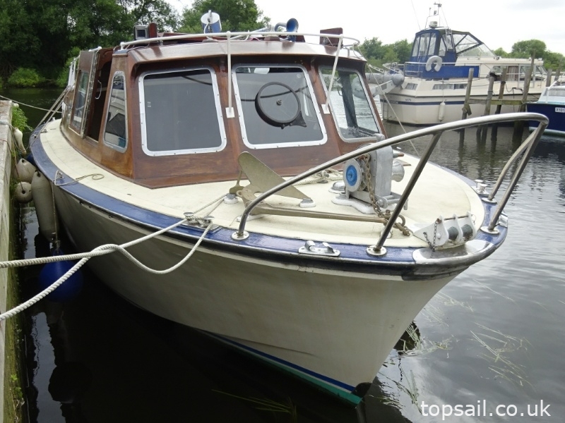 1958 Halmatic 30 Classic Gentleman’s Cabin Cruiser