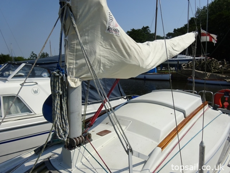 1988 Pegasus 700 (Shallow Fin Keel)