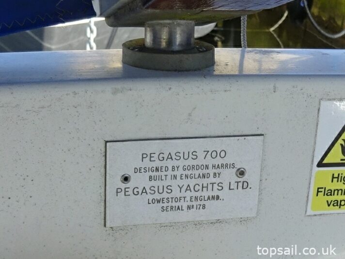 1988 Pegasus 700 (Shallow Fin Keel)