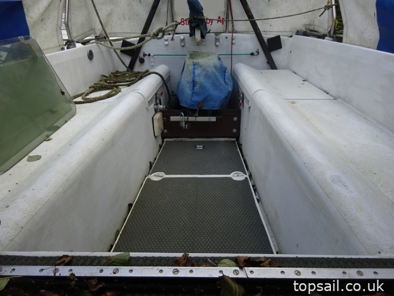 1987 Pegasus 700 (Shallow Fin Keel)