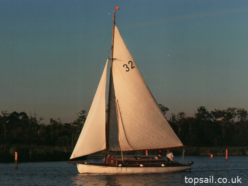 1930 Powles 32 River Cruiser Class
