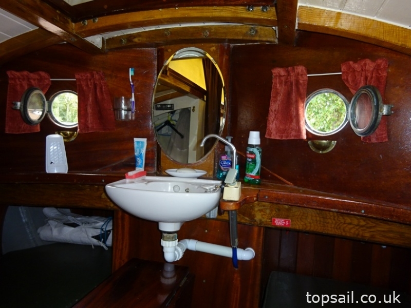 1930 Powles 32 River Cruiser Class