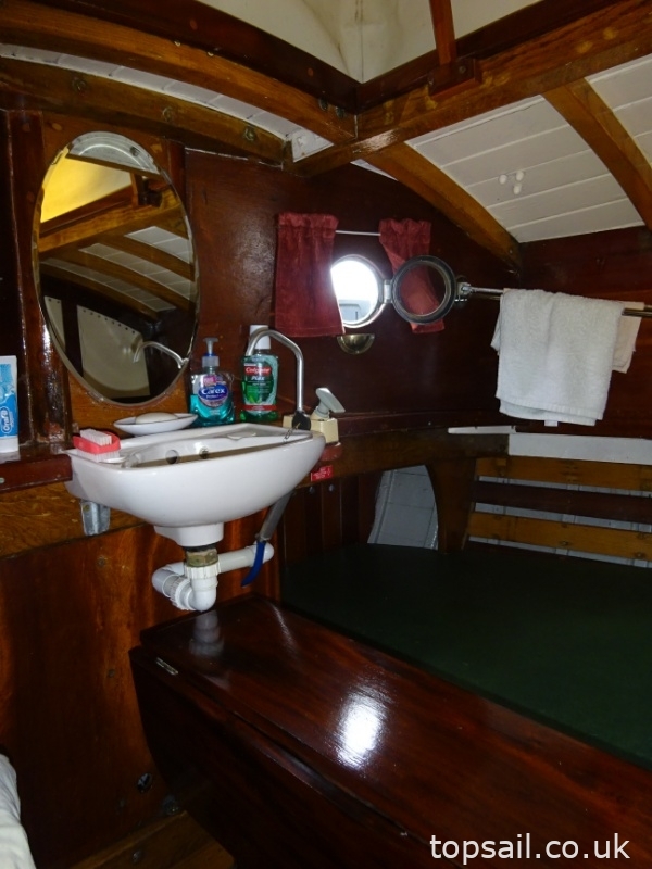 1930 Powles 32 River Cruiser Class