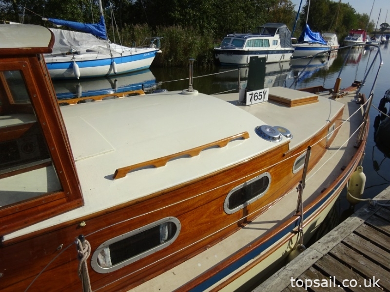 1990 Finesse 24 Motor Cruiser