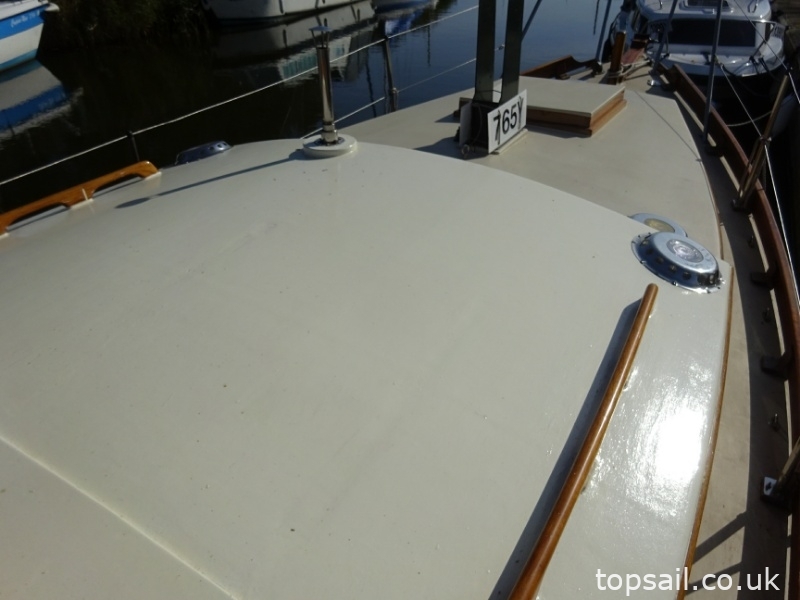 1990 Finesse 24 Motor Cruiser
