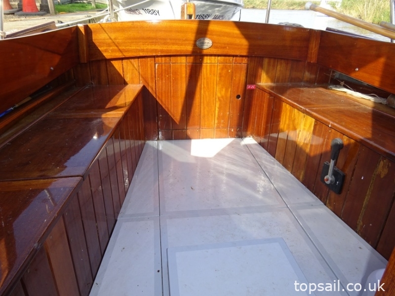 1990 Finesse 24 Motor Cruiser