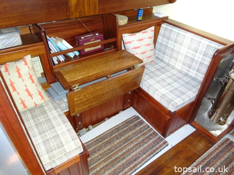 1990 Finesse 24 Motor Cruiser