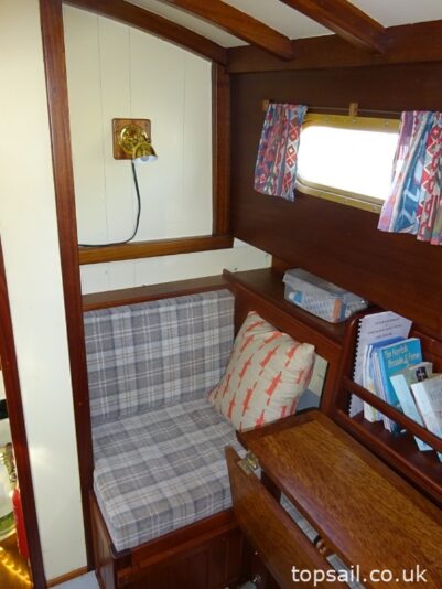 1990 Finesse 24 Motor Cruiser