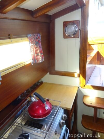 1990 Finesse 24 Motor Cruiser