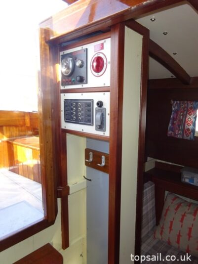 1990 Finesse 24 Motor Cruiser