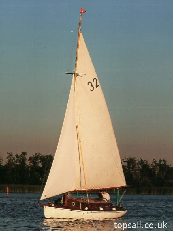 1930 Powles 32 River Cruiser Class