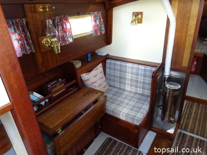 1990 Finesse 24 Motor Cruiser