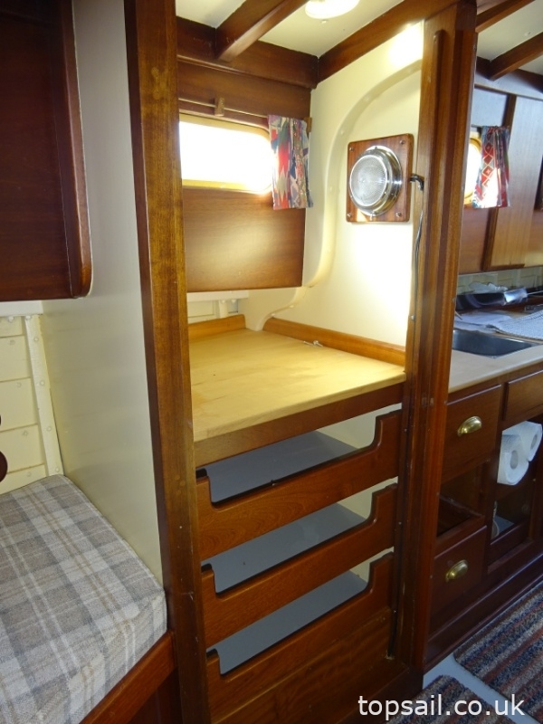 1990 Finesse 24 Motor Cruiser