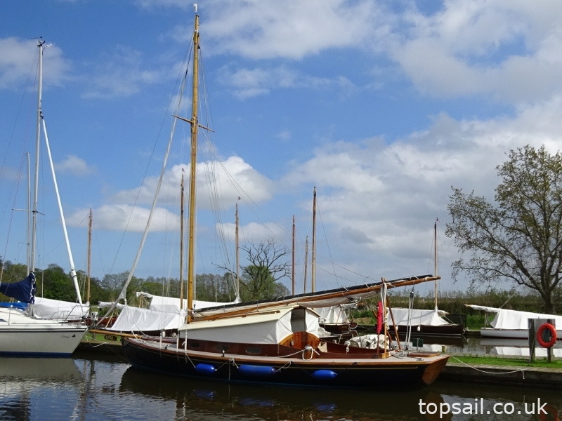 1998 Native 31 River Cruiser Class Yacht