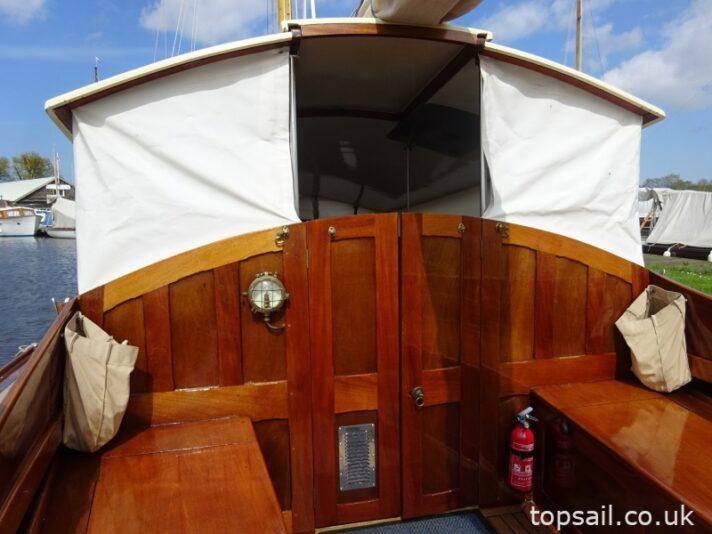 1998 Native 31 River Cruiser Class Yacht